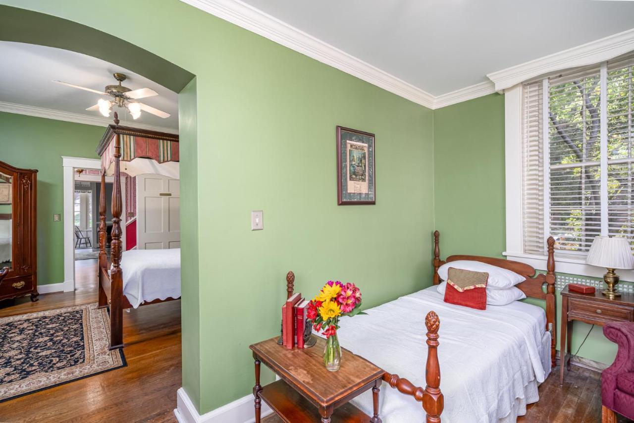 Cedars Of Williamsburg Bed & Breakfast Exteriör bild